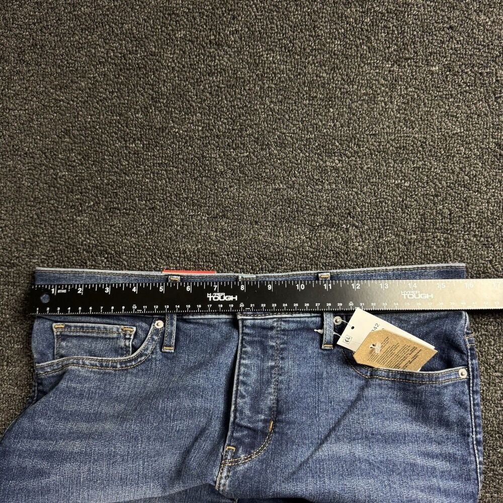 Levi's Women's 314 Shaping Straight Mid-Rise Stretch Denim Jean 29x32 Dark Wash - Picture 5 of 16